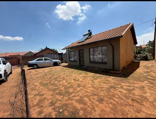 2 BEDROOM HOUSE FOR SALE IN TEMBISA CENTRAL